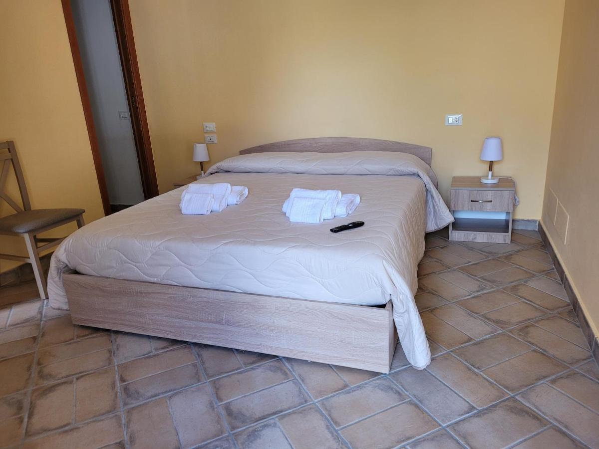 Alloggio Turistico Magnifico Alessandro Valle Bernardo 04025 Lenola Lt Cir 19063 Nei Pressi Di 04022 Fondi Lt Ngoại thất bức ảnh