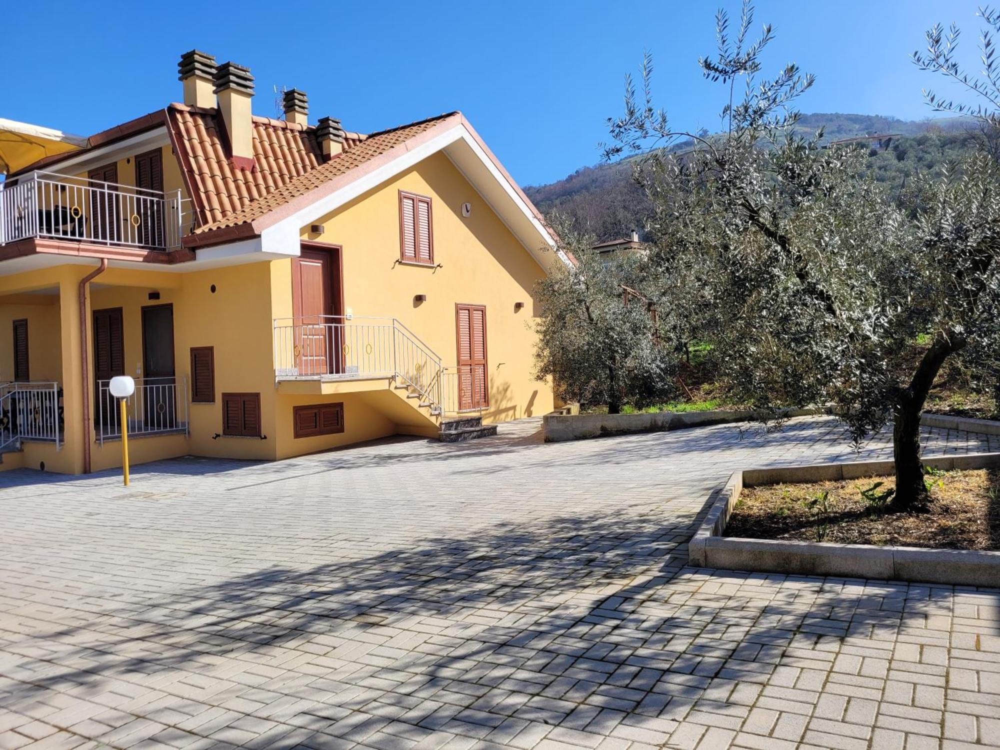 Alloggio Turistico Magnifico Alessandro Valle Bernardo 04025 Lenola Lt Cir 19063 Nei Pressi Di 04022 Fondi Lt Ngoại thất bức ảnh