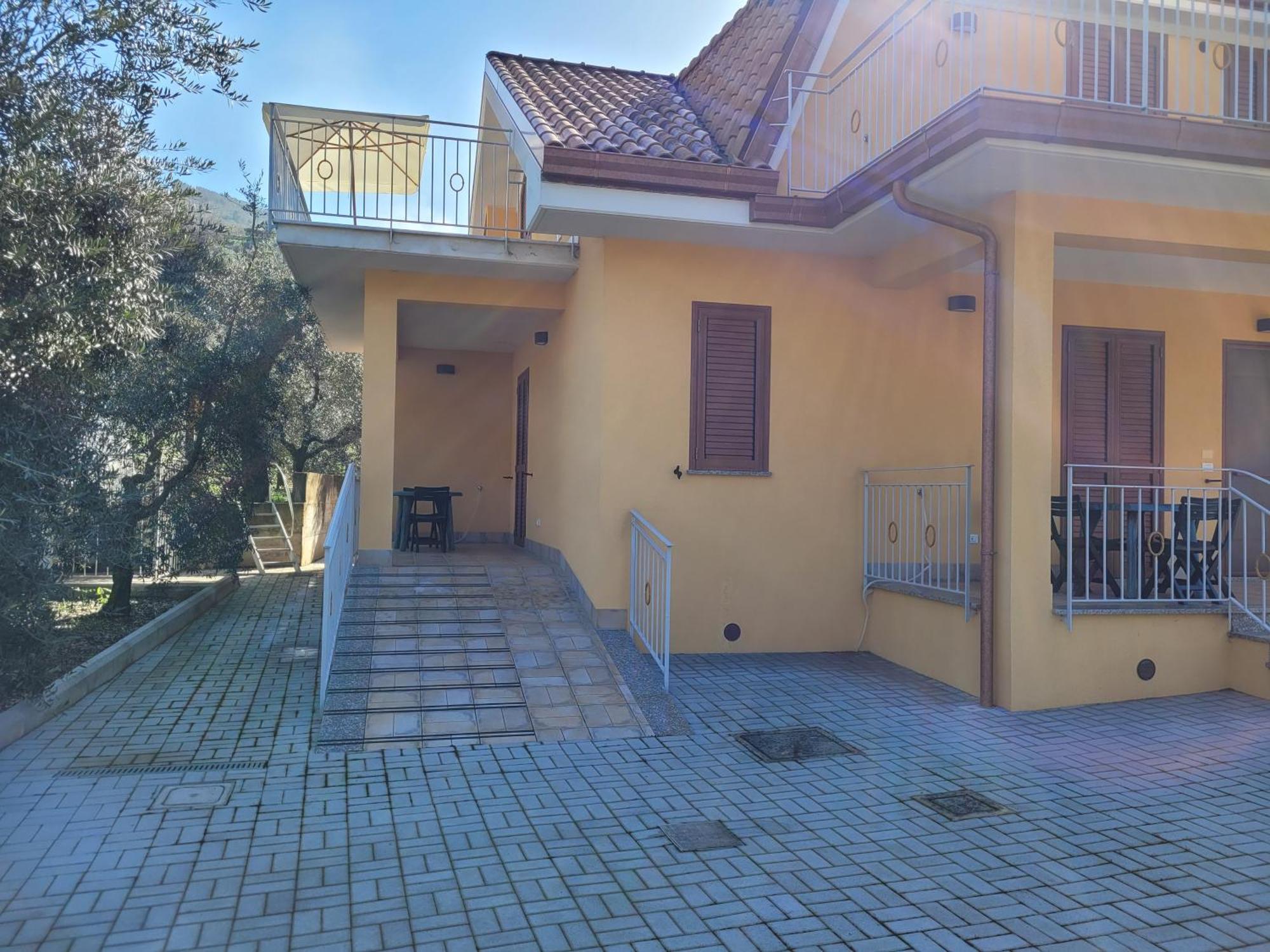 Alloggio Turistico Magnifico Alessandro Valle Bernardo 04025 Lenola Lt Cir 19063 Nei Pressi Di 04022 Fondi Lt Ngoại thất bức ảnh