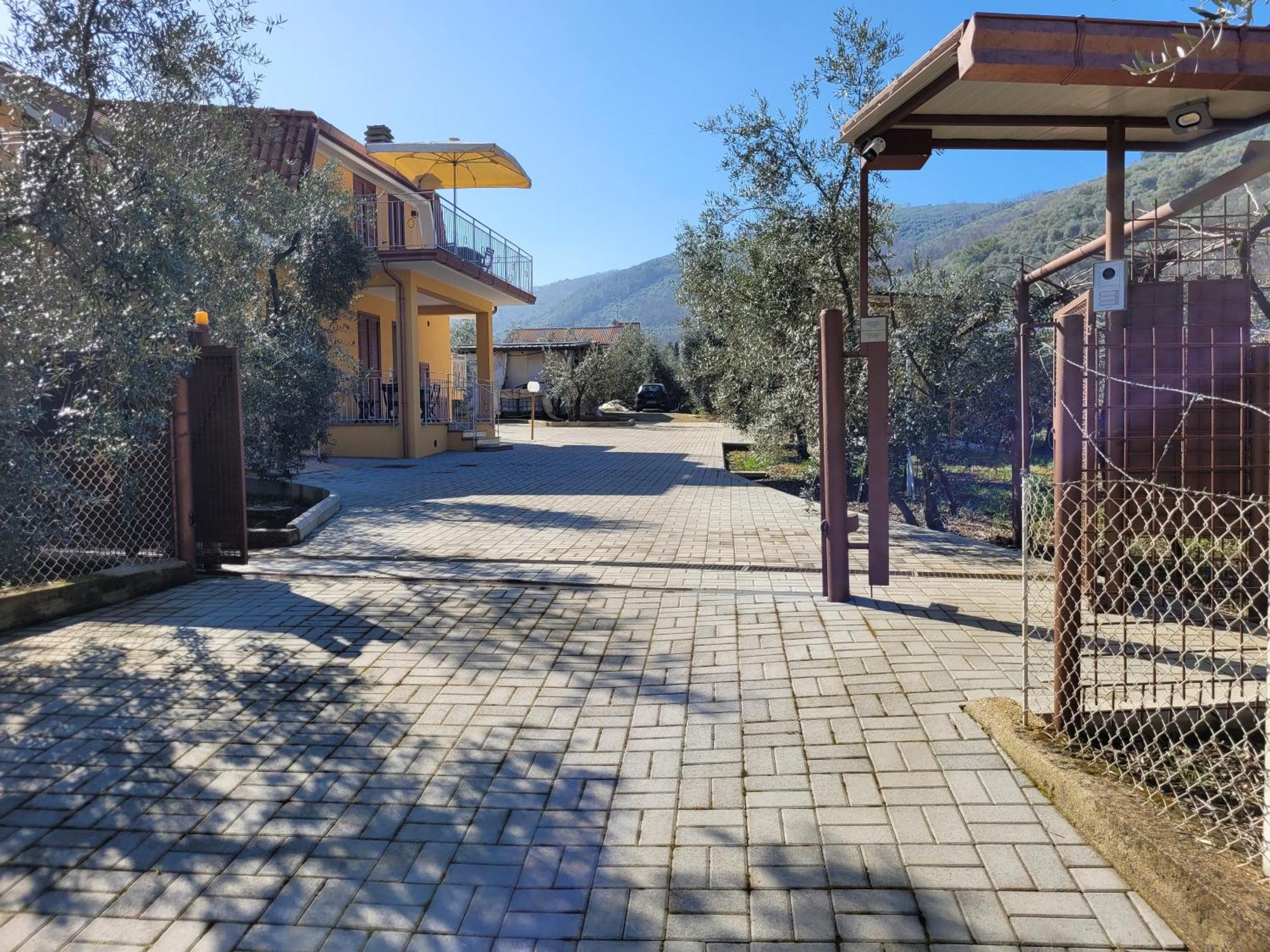 Alloggio Turistico Magnifico Alessandro Valle Bernardo 04025 Lenola Lt Cir 19063 Nei Pressi Di 04022 Fondi Lt Ngoại thất bức ảnh