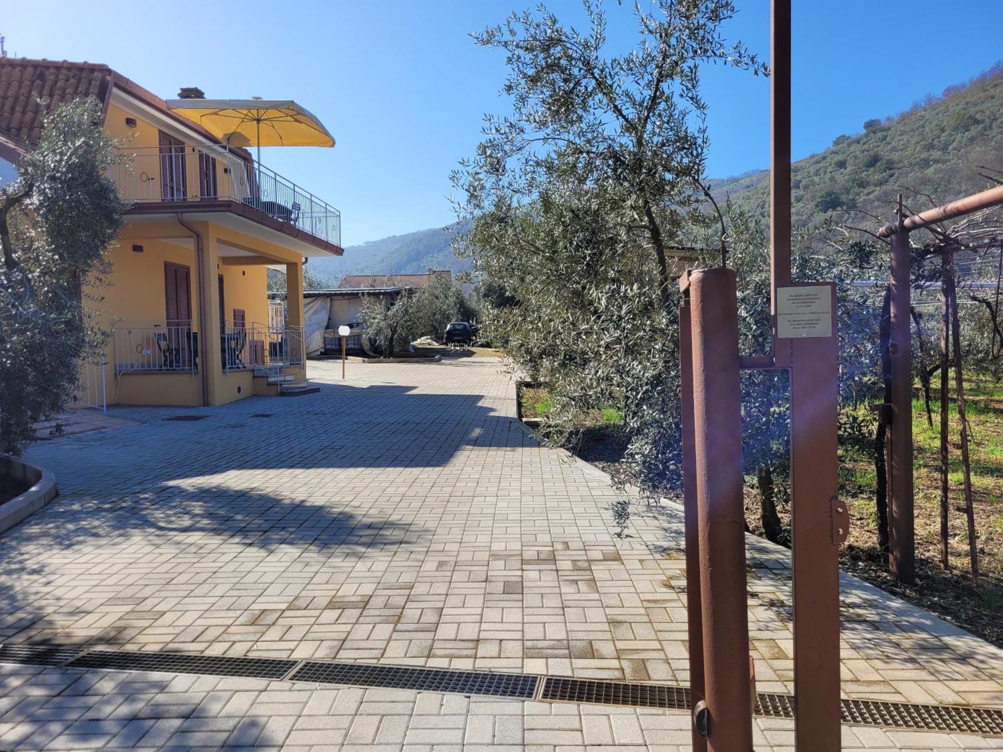 Alloggio Turistico Magnifico Alessandro Valle Bernardo 04025 Lenola Lt Cir 19063 Nei Pressi Di 04022 Fondi Lt Ngoại thất bức ảnh