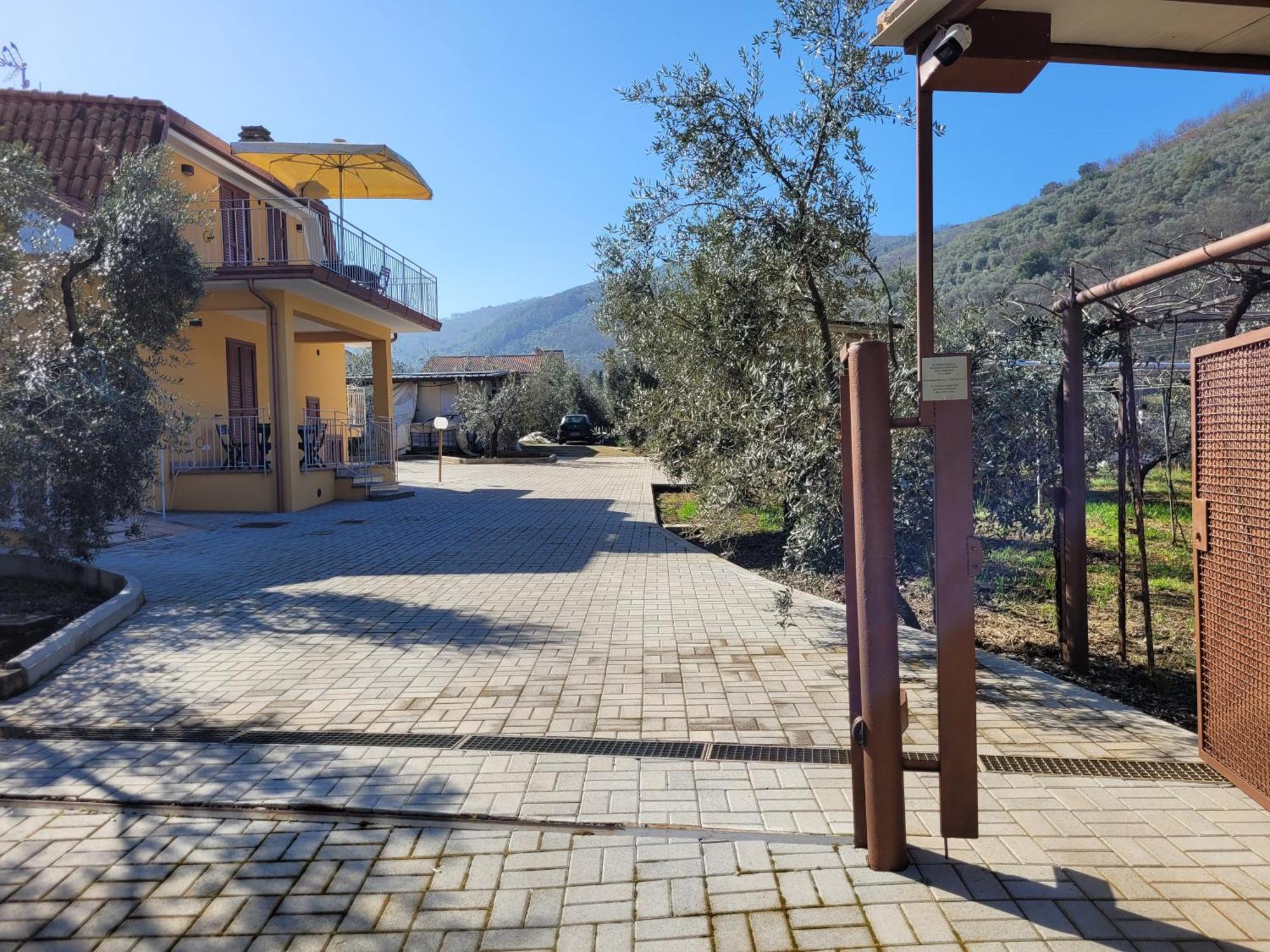 Alloggio Turistico Magnifico Alessandro Valle Bernardo 04025 Lenola Lt Cir 19063 Nei Pressi Di 04022 Fondi Lt Ngoại thất bức ảnh