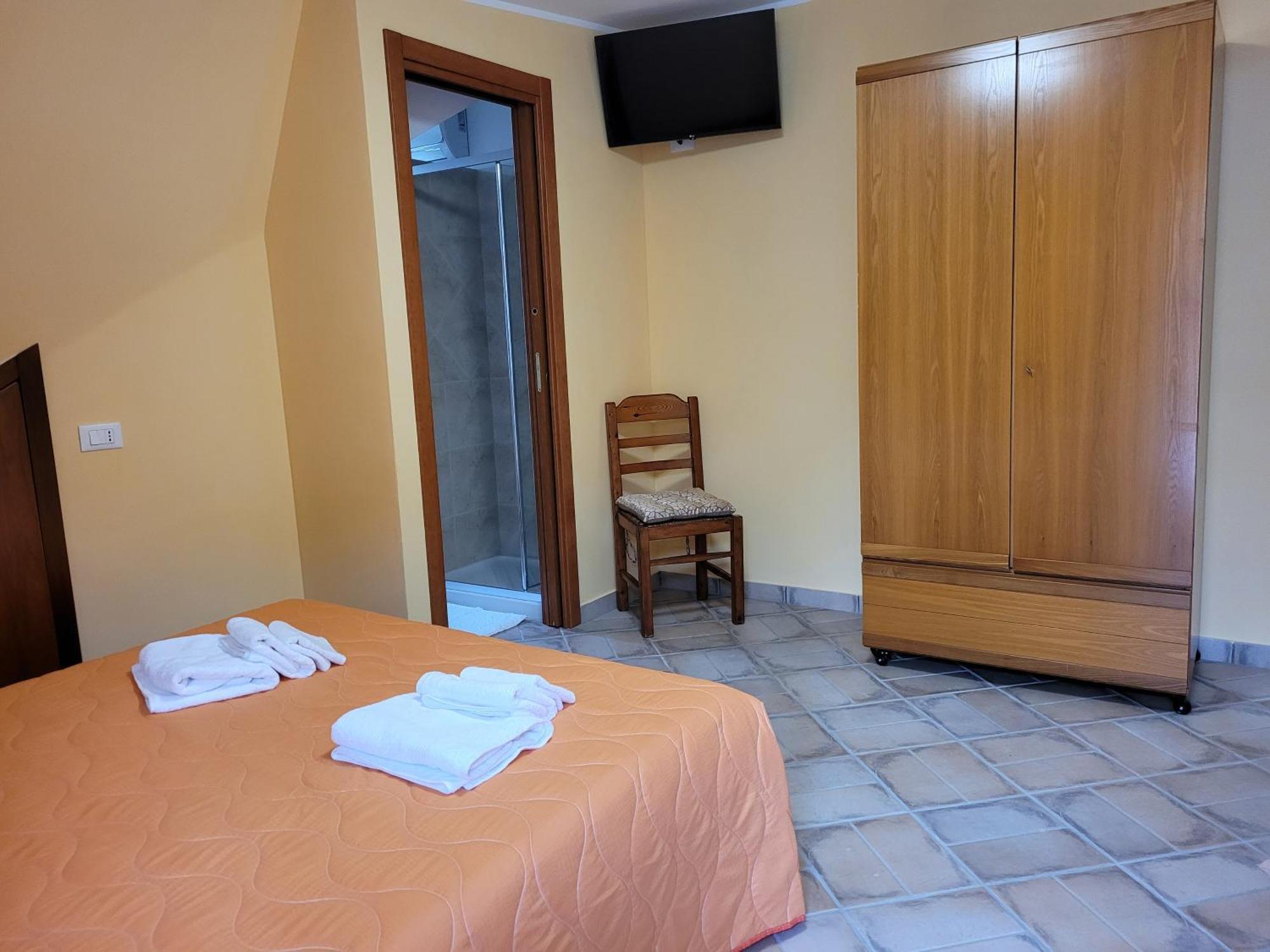 Alloggio Turistico Magnifico Alessandro Valle Bernardo 04025 Lenola Lt Cir 19063 Nei Pressi Di 04022 Fondi Lt Ngoại thất bức ảnh