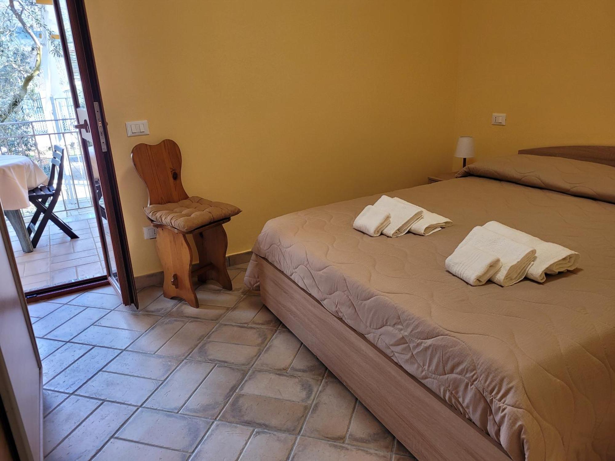 Alloggio Turistico Magnifico Alessandro Valle Bernardo 04025 Lenola Lt Cir 19063 Nei Pressi Di 04022 Fondi Lt Ngoại thất bức ảnh