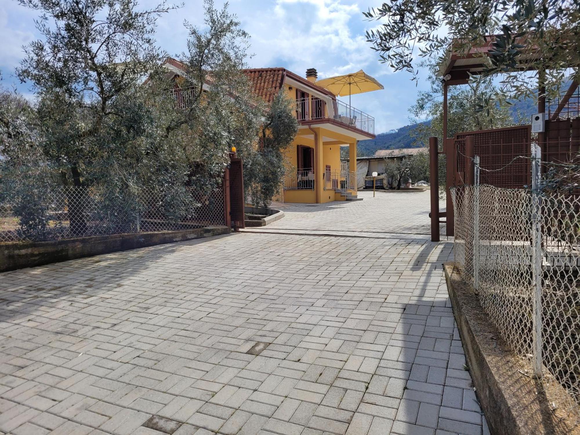 Alloggio Turistico Magnifico Alessandro Valle Bernardo 04025 Lenola Lt Cir 19063 Nei Pressi Di 04022 Fondi Lt Ngoại thất bức ảnh